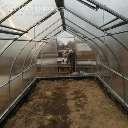 Теплица Дачница Остроконечная 6 метров с поликарбонатом | Мой-Дом27 Теплица Дачница Остроконечная 6 метров с поликарбонатом | Мой-Дом27 | Каркас изготовлен из оцинкованной замкнутой трубы 30*20 мм.<br>
 Ширина - 3 метра. Высота - 2,2 метра. Длина 6 метров. <br>
 Выдерживаемая снеговая нагрузка - 80 кг/м2. Выдерживаемая ветровая нагрузка - до 15 м/с. <br>
 Расстояние между дугами 1 метр. Толщина металла 1 мм. <b>Форма - капелька</b><br>